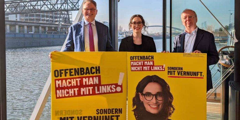 Der Wandel Offenbachs zu einer Stadt, die gut wächst, ist Ergebnis richtiger Entscheidungen der vergangenen Jahrzehnte – parteiübergreifend, unter unterschiedlichen Oberbürgermeistern und Koalitionen. Die FDP Offenbach sieht sich als aktiven Teil dieser Entwicklung, insbesondere in den Bereichen Stadtentwicklung, Schule, Ordnung, Flughafenpolitik sowie bei der Willkommenskultur für Unternehmen und der Umsetzung des Masterplans. Angesichts gesellschaftlich rauerer Zeiten und dem Erstarken der Ränder befürchtet die FDP, dass dieser Erfolgskurs infrage gestellt wird. Während der rechte Rand sich in Offenbach zum Glück selbst zerlegt hat, droht ein Wahlerfolg ganz links. Schon bei der letzten Bundestagswahl erzielte Die Linke 17 Prozent in Offenbach. Wiederholt sich dies, droht die Statik der Offenbacher Politik ausgehebelt zu werden und eine linke Mehrheit. Eine solche Entwicklung gefährdete aber den Erfolgskurs der letzten Jahrzehnte. Denn etwa Gewerbesteuererhöhungen, Verkehrsumerziehung oder Einheitsschulen sind Gift für den Offenbacher Aufschwung. Offenbach macht man nicht mit links, sondern mit Vernunft. Die Freien Demokraten verstehen sich als Gegengift zu linken Ideologien. Offenbach muss in der Mitte bleiben. Unsere Schwerpunkte: Offenbach steht an einer Wegscheide. Die Stadt hat in den vergangenen Jahren an Profil gewonnen, sie wächst, sie wird urbaner. Gleichzeitig nimmt die Kritik am Kurs der Stadt zu. Vor allem aus der politischen Linken wird der Kurs der Stadt infrage gestellt, ein Kurs der auf qualitatives Wachstum der Stadt setzt, auf eine bessere Bevölkerungsbalance, die einem Plan folgt, den wir uns gemeinsam gegeben haben: dem Masterplan. Unser Ansatz ist deshalb klar: Wir gestalten Offenbach mit Vernunft. Nicht ideologisch, nicht symbolisch, sondern so, dass die Stadt funktioniert – für die Menschen, die hier leben, arbeiten und investieren. Unser Ziel ist eine Stadt, in der sich Menschen im Alltag wohlfühlen und die sie bewusst als ihre Heimat wählen. Eine Stadt kann nur funktionieren, wenn sie die richtigen finanziellen Prioritäten setzt. Politik ist unglaubwürdig, wenn sie alles verspricht. Nicht alles, was wünschenswert ist, ist auch machbar. Deshalb haben Freie Demokraten gemeinsam mit ihren Partnern Investitionen in Schulen und in die Zukunft der Innenstadt zur Priorität der Stadt erhoben. Erst wenn die notwendigen Investitionen getätigt sind, kann die Stadt stärker in den Erhalt vor allem der Straßeninfrastruktur investieren. Eine Stadt kann nur funktionieren, wenn sie auf einem wirtschaftlich starken Fundament steht. Deshalb wollen wir Offenbach als unternehmerfreundlichen Standort weiter stärken. Unternehmen sind keine Bittsteller, sondern Partner der Stadt. Zusätzliche kommunale Steuern und Abgaben schwächen den Standort. Unsere Priorität bleibt, Spielräume zu erarbeiten, um Grund- und Gewerbesteuer perspektivisch senken zu können, damit Offenbach im regionalen Wettbewerb noch attraktiver wird. Das ist ein anspruchsvoller Weg, aber ein notwendiger. Wachstum entsteht dort, wo Verfahren verlässlich sind, Genehmigungen planbar erfolgen und Flächen strategisch entwickelt werden. Eine starke Wirtschaft schafft Arbeitsplätze, Wertschöpfung und die finanzielle Grundlage für alles andere – von Bildung bis Infrastruktur. Deshalb flankieren wir den vernünftigen, investorenfreundlichen Kurs von Oberbürgermeister Felix Schwenke ausdrücklich weiter. Eine Stadt kann nur funktionieren, wenn die soziale Balance stimmt. Offenbach braucht deshalb mehr Wohnangebote für Menschen, die Steuern zahlen und das Gemeinwesen tragen. Gerade für die oft vergessene Mittelschicht, die keinen Anspruch auf Wohngeld hat, wird Wohnen zunehmend zur Existenzfrage. Deshalb setzen wir uns dafür ein, die pauschale 30-Prozent-Regelung für geförderten Wohnraum bei neuen Projekten durch eine stärkere Förderung des Mittelstandswohnens zu ersetzen. Nur ein vernünftiger Mix sorgt dafür, dass Wohnraum bezahlbar, qualitativ hochwertig und in sozial gemischten Quartieren entsteht. Wer gutes und bezahlbares Wohnen für alle will, muss Bauen und neue Baugebiete ermöglichen – nicht den Markt durch Mietpreisbremsen, Leerstandsregelungen und Milieuschutzsatzungen lähmen. Eine Stadt kann nur funktionieren, wenn sie eine attraktive Innenstadt hat. Eine lebendige Innenstadt der Moderne ist keine reine Einkaufsstadt. Sie entsteht durch Nutzungsmischung und Aufenthaltsqualität: Handel, Gastronomie, Kultur, Bildung und Arbeiten gehören zusammen. Ein gepflegtes Stadtbild, Sauberkeit und Sicherheit sind dafür keine Nebenthemen, sondern Grundlagen. Menschen entscheiden täglich neu, ob sie sich in ihrer Stadt wohlfühlen. Ordnung, Sauberkeit und sichtbare Präsenz der Stadtpolizei im öffentlichen Raum schaffen Vertrauen. Verwahrlosung hilft niemandem – weder sozial noch gesellschaftlich. Regeln müssen gelten und durchgesetzt werden, Schäden und Vermüllung müssen schnell beseitigt werden. Deshalb wollen wir die Stadtpolizei weiter stärken. Gleichzeitig geht es um gute Gestaltung, etwa durch Fassadensanierungen, aufgewertete innenstadtnahe Quartiere, Nutzung öffentlicher Räume und die Bekämpfung von Verwahrlosungstendenzen, etwa durch Graffiti, damit Angsträume gar nicht erst entstehen. Eine Stadt kann nur funktionieren, wenn Verkehrspolitik vom Alltag her gedacht wird. Offenbach braucht Mobilität, die sich im Alltag bewährt. Auto, Bus, Bahn, Rad- und Fußverkehr dürfen nicht gegeneinander ausgespielt werden. Autohass kann kein Leitfaden sein. Die Stadt muss erreichbar bleiben – für Pendler, für Handel, für Handwerk, für Familien. Wir setzen deshalb auf bessere ÖPNV-Angebote sowie auf intelligente Steuerung statt auf Verdrängung. Die Erhaltung und die Schaffung innerstädtischen Parkraums über Quartiersparken stehen auf unserer Agenda. Mobilität darf nicht durch Verbote ideologisch gesteuert werden, sondern muss praktikabel und vernünftig organisiert sein. Eine Stadt kann nur funktionieren, wenn ihre vielen Talente eine Perspektive haben. Deshalb bleibt Bildung der wichtigste Zukunftsfaktor für Offenbach. Investitionen in Schulen und Kitas haben für uns dauerhaft Vorrang. Gute Bildung beginnt früh, setzt sich in verlässlichen Ganztagsangeboten fort und braucht moderne Gebäude, digitale Ausstattung und professionellen Support. Wir setzen bewusst auf differenzierte Angebote statt auf ideologischen Eifer und Gleichmacherei. Vielfalt im Bildungsangebot, Profilbildung und Leistungsorientierung sind Stärken. Deshalb haben wir uns für das neue Gymnasium eingesetzt und wollen sowohl das staatliche Angebot zukunftsfähig weiterentwickeln – etwa mit mehrsprachigen Profilen – als auch private Schulen weiterhin kraftvoll unterstützen. Bildung darf nicht gleichmachen, sondern muss vernünftig fördern, fordern und Chancen eröffnen. Offenbach soll eine Stadt sein, in der Wohnen, Arbeiten, Bildung, Versorgung und Freizeit noch enger zusammenfinden: eine Stadt der kurzen Wege, eine 15-Minuten-Stadt. Das ist kein Verzichtsprojekt, sondern ein Versprechen auf Alltagstauglichkeit, Freiheit und Lebensqualität. Wir setzen deshalb auf Vernunft. Wir setzen auf Bauen statt Bremsen, auf Ordnung statt Wegsehen, auf Mobilität statt Blockade, auf wirtschaftliche Stärke statt Misstrauen und auf Bildung als Zukunftsinvestition. So positionieren wir Offenbach selbstbewusst in der Mitte der Metropolregion – als Stadt, die wächst, ohne sich zu verlieren, und die gestaltet, statt sich in Symbolen zu erschöpfen.
